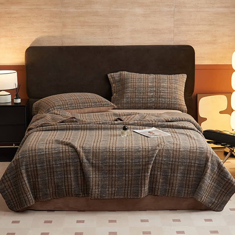Ownkoti Wendbare Fleecedecke im klassischen Karomuster – vielseitig verwendbar - image 16