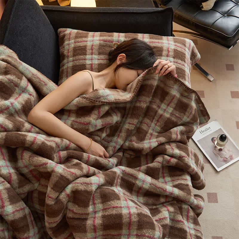Ownkoti Wendbare Fleecedecke im klassischen Karomuster – vielseitig verwendbar - image 24