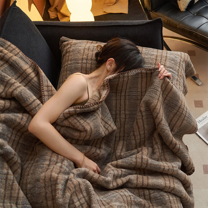 Ownkoti Wendbare Fleecedecke im klassischen Karomuster – vielseitig verwendbar - image 17