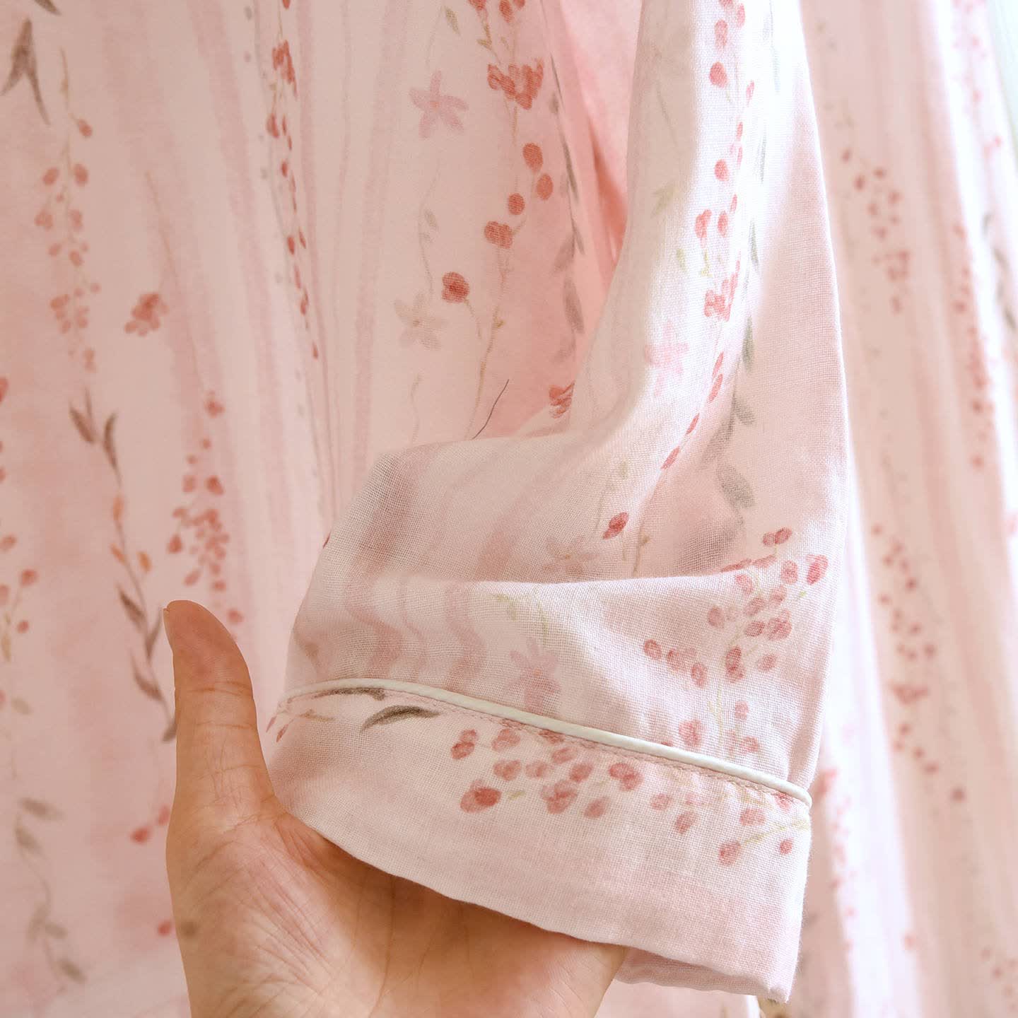 Ownkoti Orientalisch inspirierte gestreifte Loungewear aus Baumwolle mit Blumenmuster - image 4