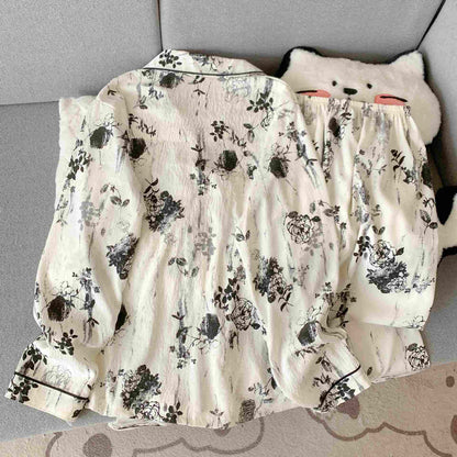 Ownkoti Loungewear-Set im Ink Style mit Rosenmuster - image 1