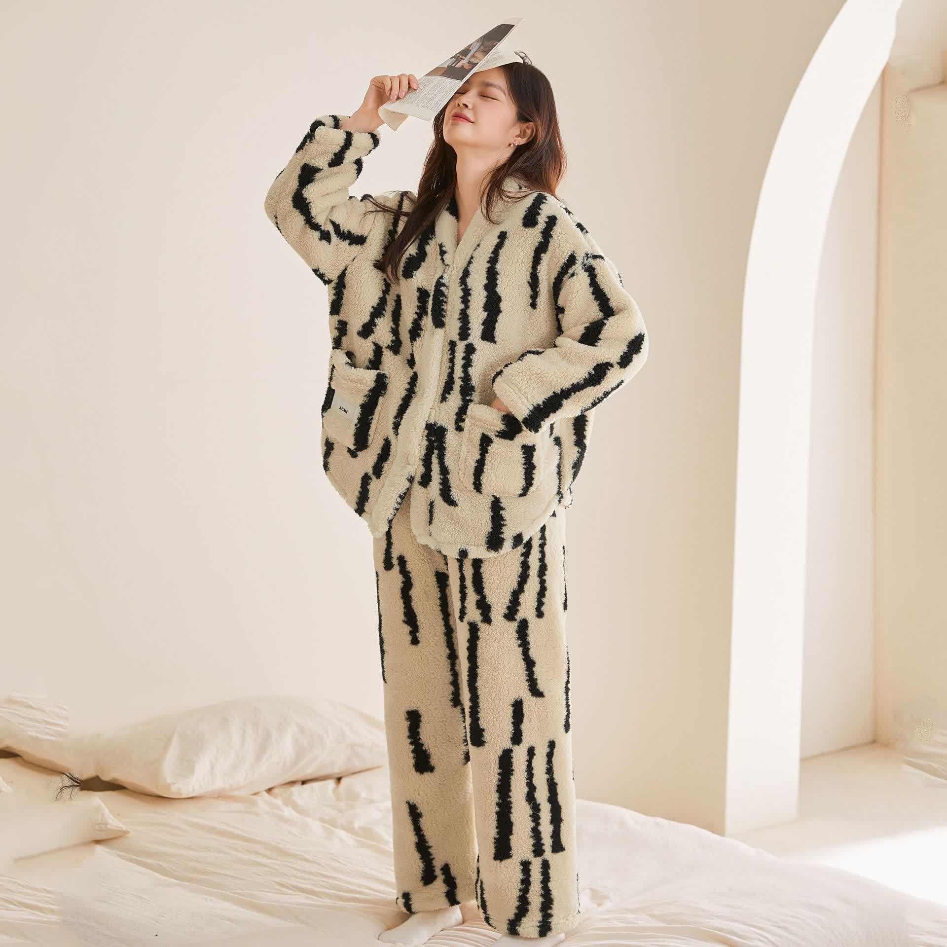 Ownkoti Fleece-Loungewear-Set mit vertikalen Streifen - Weiß - XXL - image 1