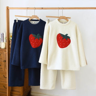 Ownkoti Loungewear-Set mit Erdbeermuster aus Sherpa-Fleece - image 0