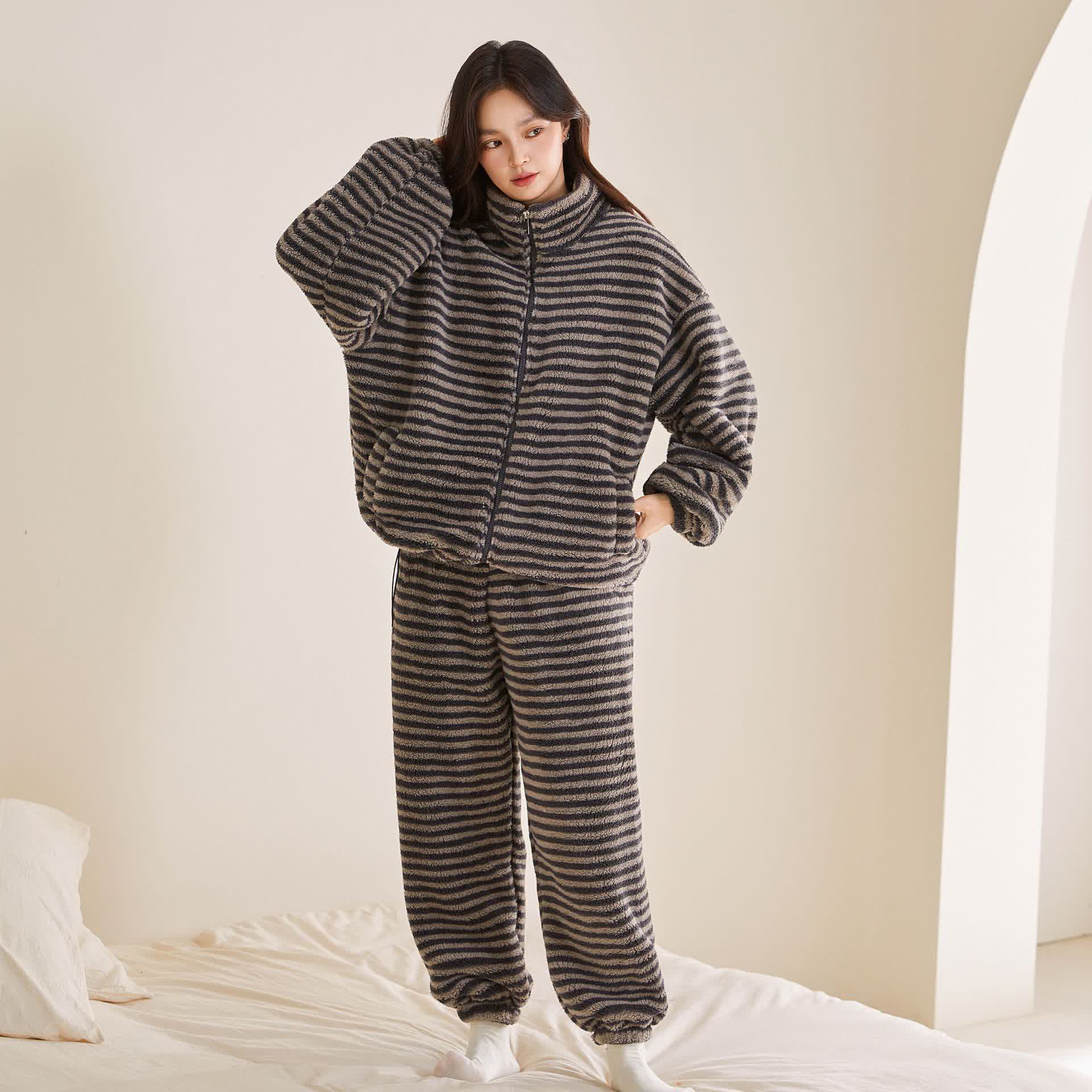 Ownkoti Gestreiftes Plüsch-Loungewear-Set mit Reißverschluss - Grau - XXL - image 0