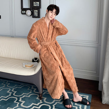 Ownkoti Bademantel aus Plüsch mit einfarbigem Karomuster - Braun - Herren: XXXL - image 7