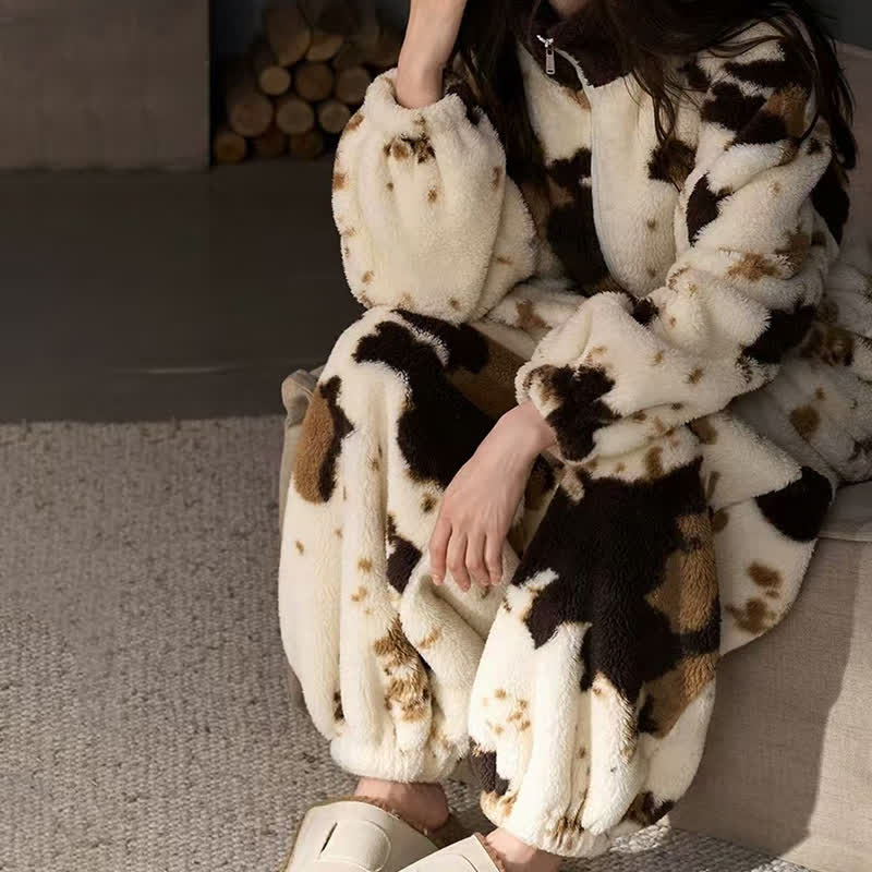 Ownkoti Fleece-Loungewear-Set mit künstlerischem Print - image 9