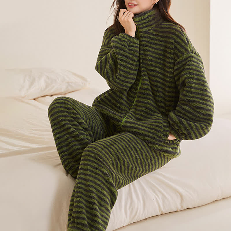 Ownkoti Gestreiftes Plüsch-Loungewear-Set mit Reißverschluss - image 4