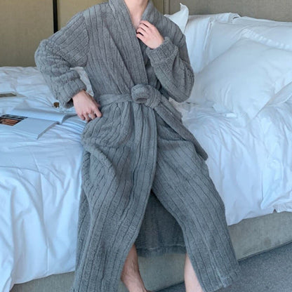 Ownkoti Bademantel aus strukturiertem Plüsch mit einfarbigen Streifen - image 7