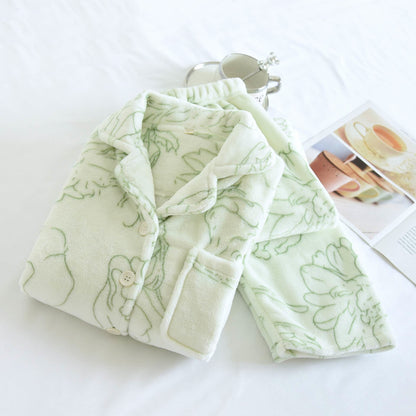 Frisches grünes Plüsch-Loungewear-Set mit Linienmuster - image 3