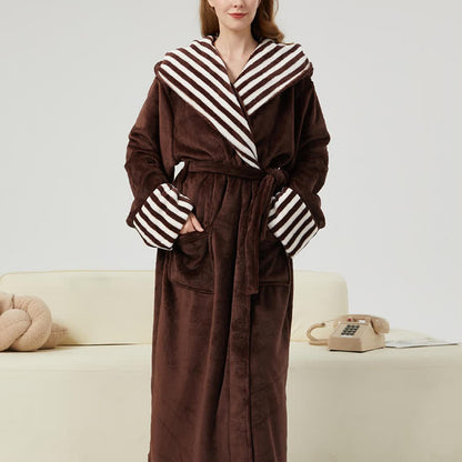 Unisex-Bademantel mit Streifen, Kragen und Kapuze aus Plüsch - Braun - 2XL - image 2
