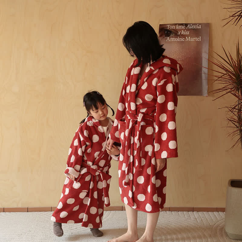 Passender Familienbademantel aus Baumwolle mit Kapuze und Polka-Dots - image 0