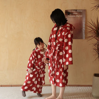 Passender Familienbademantel aus Baumwolle mit Kapuze und Polka-Dots - image 0