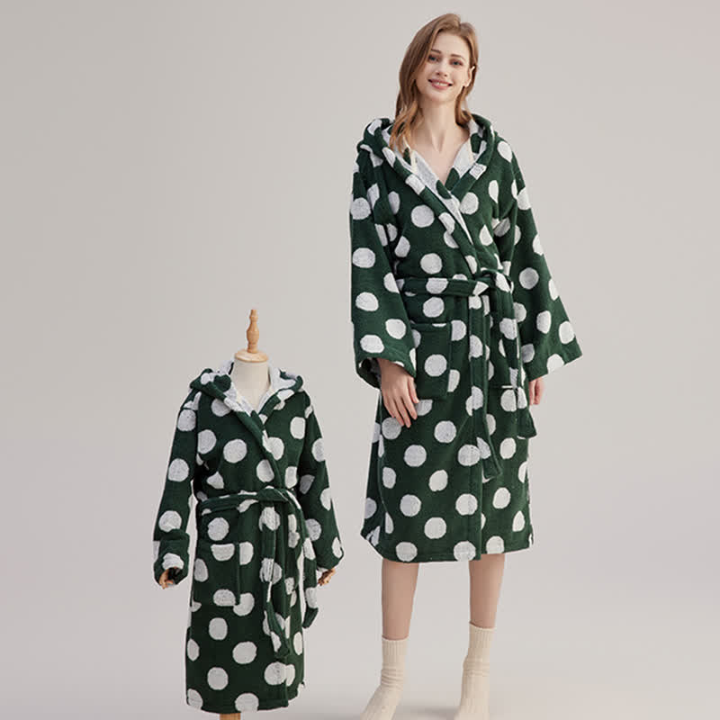 Passender Familienbademantel aus Baumwolle mit Kapuze und Polka-Dots - image 17