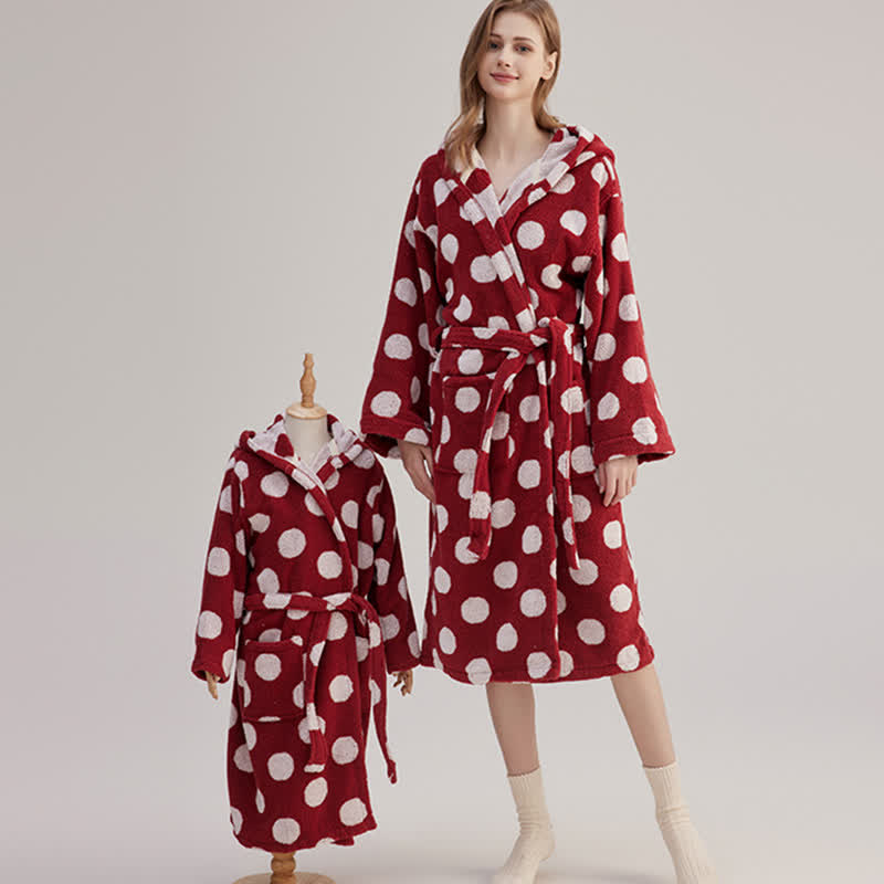 Passender Familienbademantel aus Baumwolle mit Kapuze und Polka-Dots - image 5