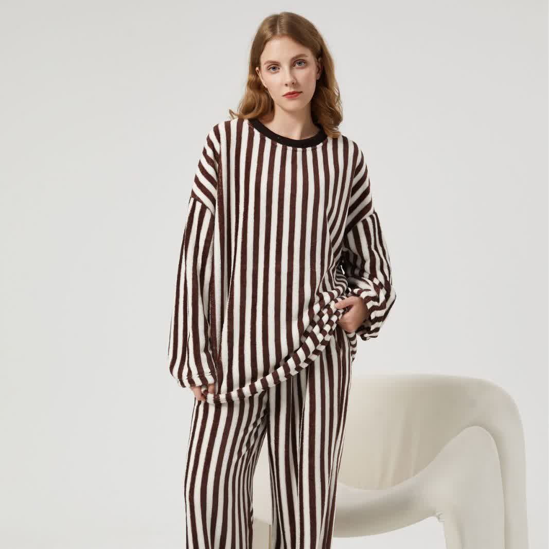 Loungewear-Set aus Plüsch mit vertikalen Streifen - Dunkelbraun - XL - image 3