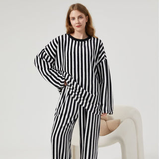 Loungewear-Set aus Plüsch mit vertikalen Streifen - Schwarz - XL - image 0