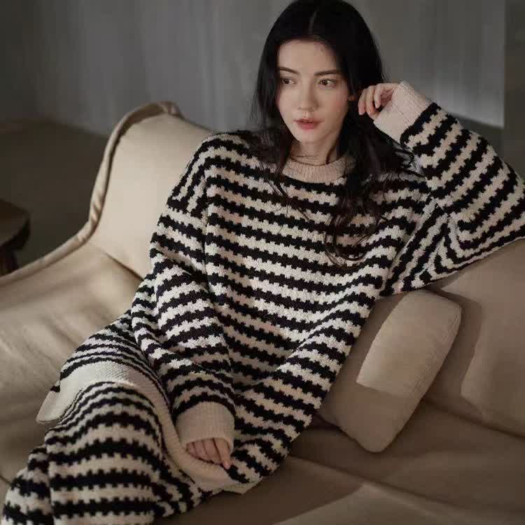 Plüsch-Loungewear-Set mit Streifenmuster - Schwarzweiß - 3XL - image 0