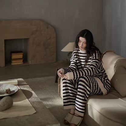Plüsch-Loungewear-Set mit Streifenmuster - image 2