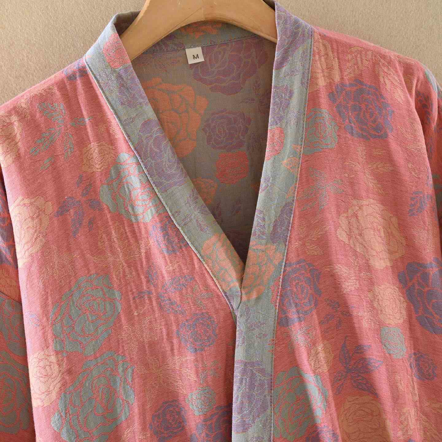 Romantischer Kimono-Bademantel aus Baumwollgaze mit Rosenmuster - image 9