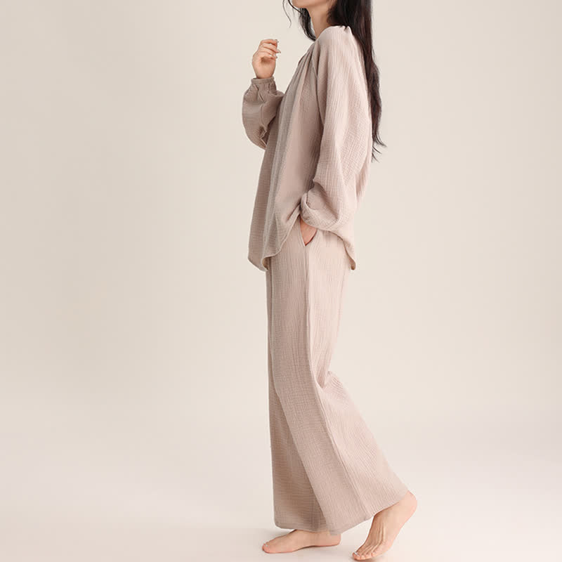 Minimalistisches Loungewear-Set aus Baumwolle mit V-Ausschnitt - image 1