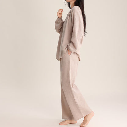 Minimalistisches Loungewear-Set aus Baumwolle mit V-Ausschnitt - image 1