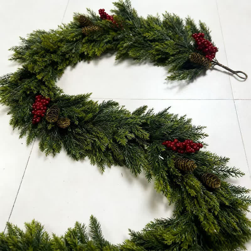 Künstliche Zedern- und Kiefernholz-Weihnachtsgirlande mit roten Beeren - image 4