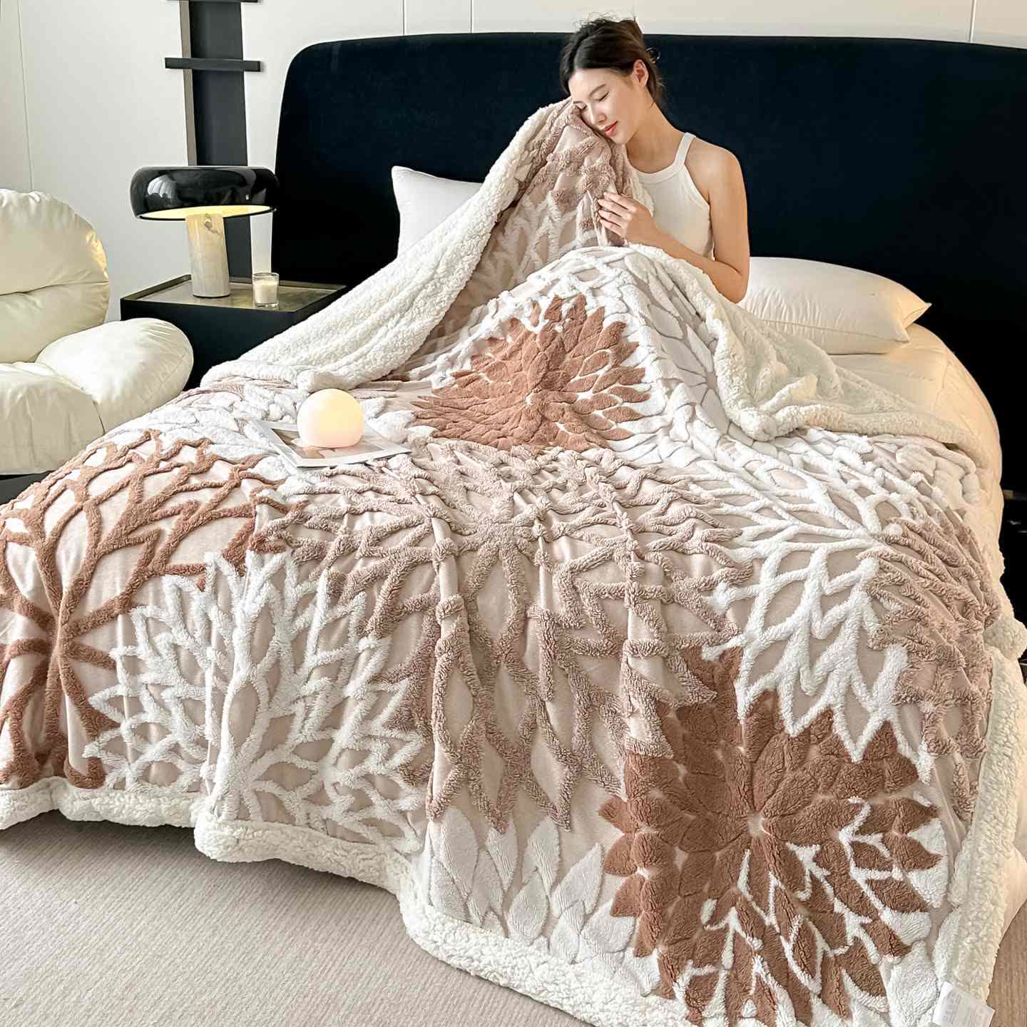 Sherpa-Decke mit floralem Muster - image 4
