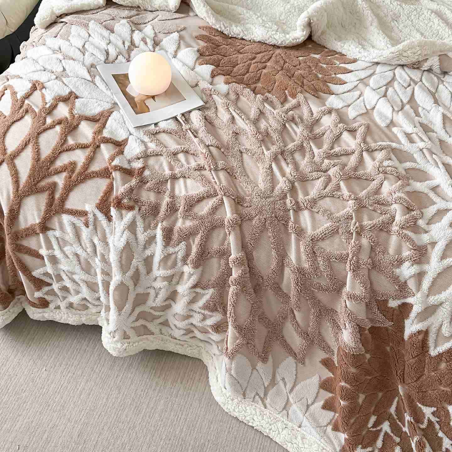 Sherpa-Decke mit floralem Muster - image 7