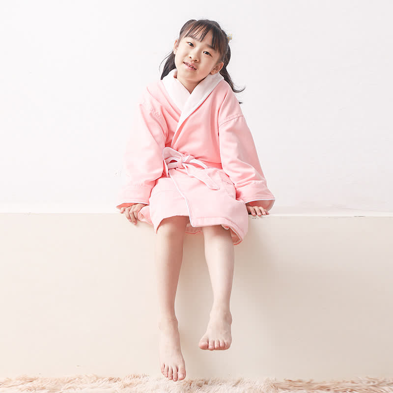 Minimalistischer, einfarbiger Kinderbademantel mit Tasche - Rosa - XL - image 4