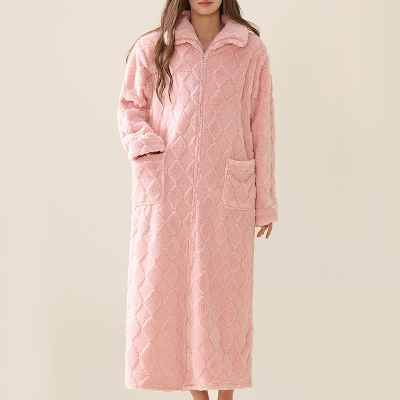 Plüschbademantel mit Diamantstruktur und Reißverschluss - image 5