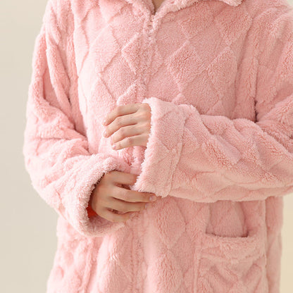 Plüschbademantel mit Diamantstruktur und Reißverschluss - image 8