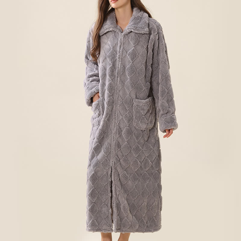 Plüschbademantel mit Diamantstruktur und Reißverschluss - image 21