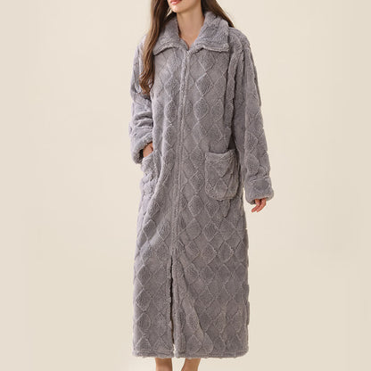 Plüschbademantel mit Diamantstruktur und Reißverschluss - image 21