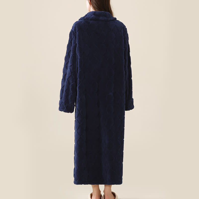 Plüschbademantel mit Diamantstruktur und Reißverschluss - image 19