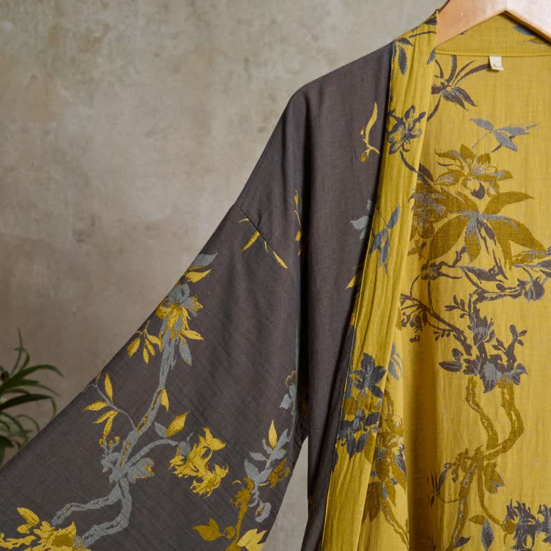 Vintage Kimono-Bademantel aus Baumwolle mit Blumenmuster und Blättern - image 2