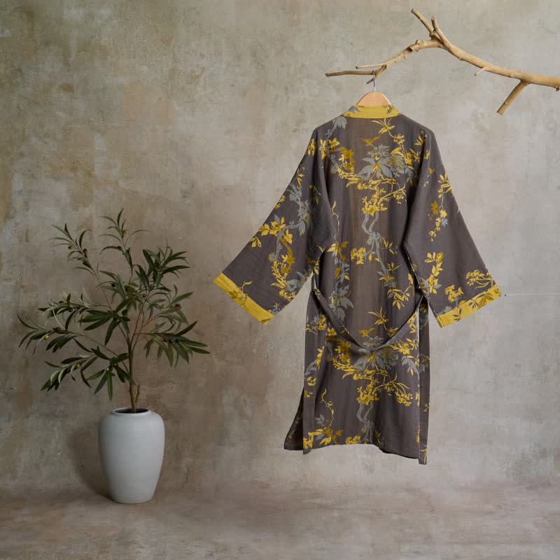 Vintage Kimono-Bademantel aus Baumwolle mit Blumenmuster und Blättern - image 1