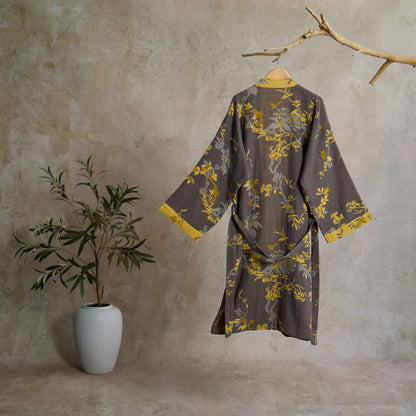 Vintage Kimono-Bademantel aus Baumwolle mit Blumenmuster und Blättern - image 1