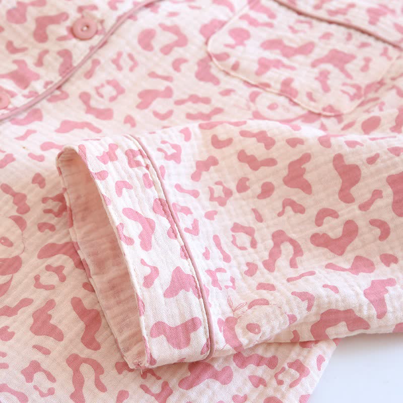 Loungewear-Set aus Baumwolle mit Leopardenmuster in sanften Farbtönen - image 11