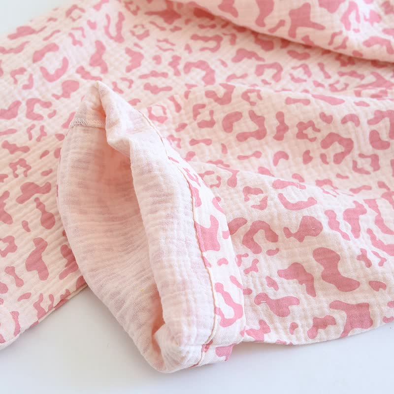 Loungewear-Set aus Baumwolle mit Leopardenmuster in sanften Farbtönen - image 10