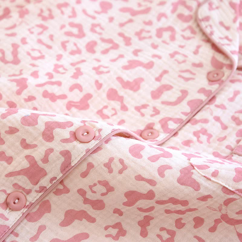 Loungewear-Set aus Baumwolle mit Leopardenmuster in sanften Farbtönen - image 7