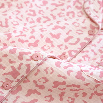 Loungewear-Set aus Baumwolle mit Leopardenmuster in sanften Farbtönen - image 7