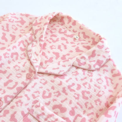 Loungewear-Set aus Baumwolle mit Leopardenmuster in sanften Farbtönen - image 3