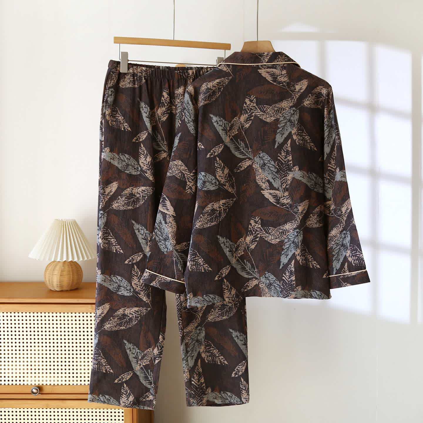 Loungewear aus Baumwollgaze mit künstlerischem Blattjacquardmuster - image 1