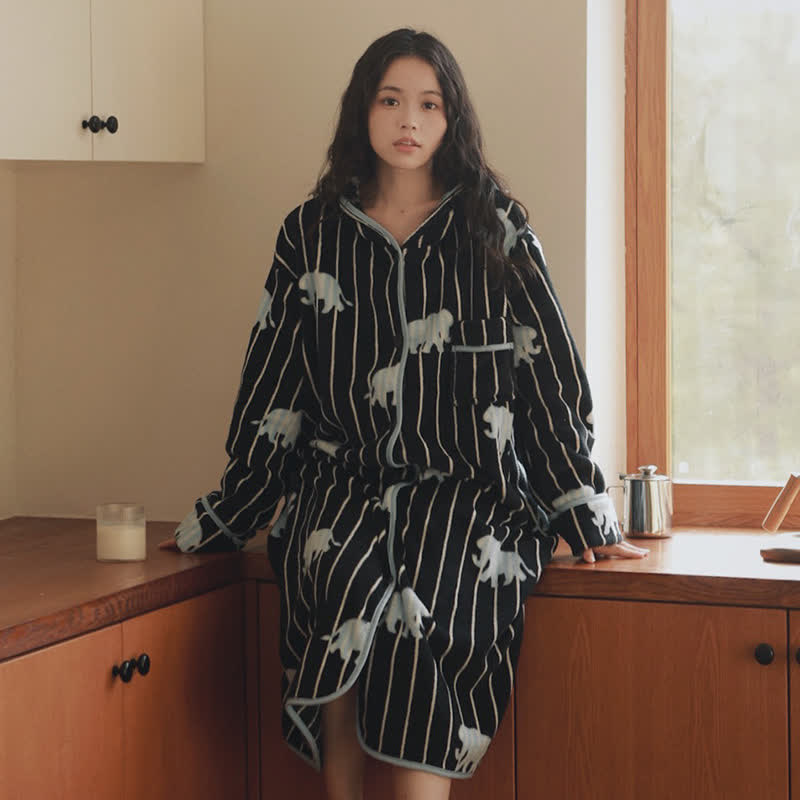 Gestreifter Elefanten-Bademantel mit Kapuze und Knöpfen - Schwarz - XL - image 0