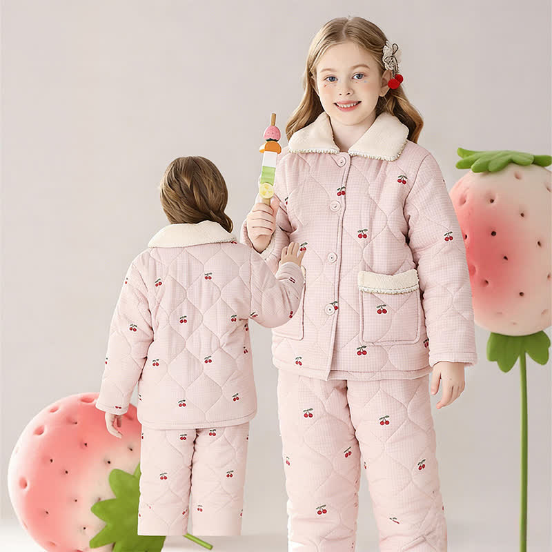 Gestepptes Loungewear-Set mit Kirschmuster für Kinder - image 1