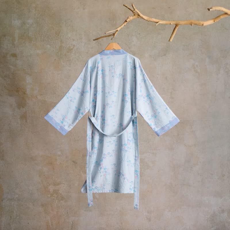 Anmutiger Kimono-Bademantel aus Baumwollgaze mit Pflaumenblütenmuster - image 7