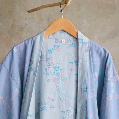 Anmutiger Kimono-Bademantel aus Baumwollgaze mit Pflaumenblütenmuster - image 3