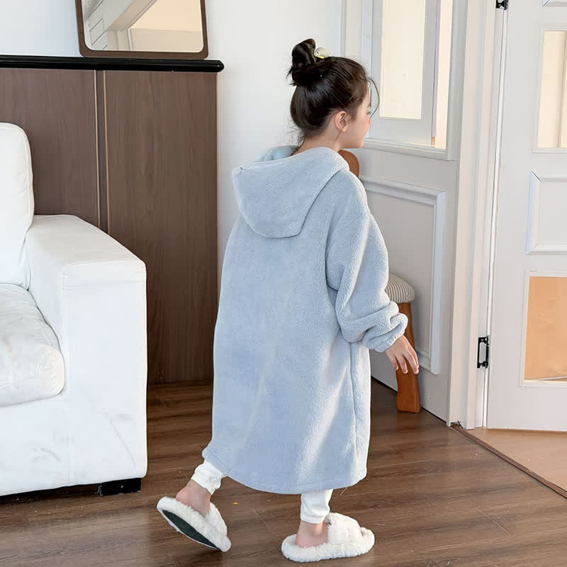 Einfacher, flauschiger Kinderbademantel mit Kapuze und Reißverschluss - image 13