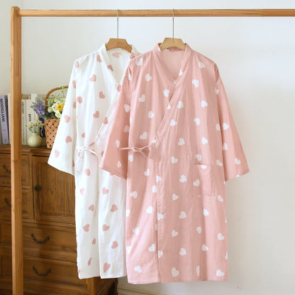 Kimono-Bademantel aus Baumwollgaze mit Herzmotiv - image 0