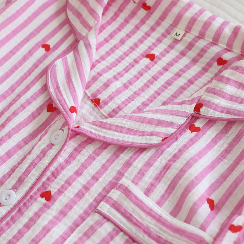 Pyjama-Set aus Baumwollgaze mit Streifen und Herzmuster - image 9